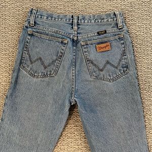 Wrangler jeans. Medium wash. Size 28x31. Fits like a 23/24.